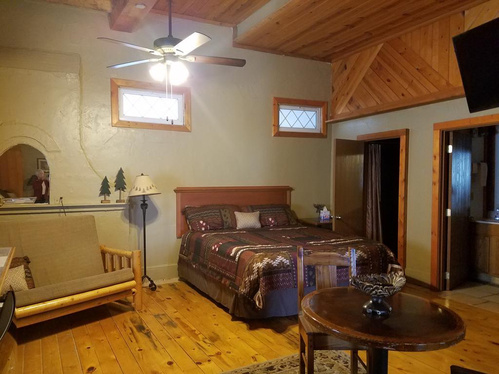 Dakota Spur Hotel Lead エクステリア 写真